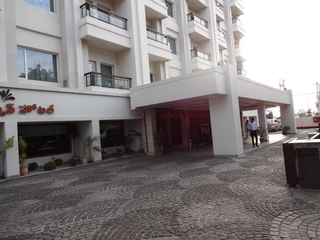 La Hospin Hotel Rājahmundry Pokój zdjęcie